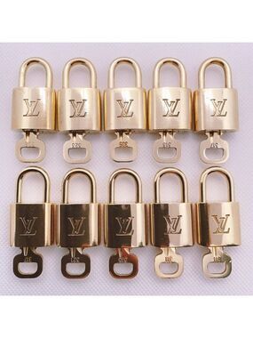 100% Authentic Louis Vuitton Shiny Gold 1 Lock and 1 Key Excellent Condition